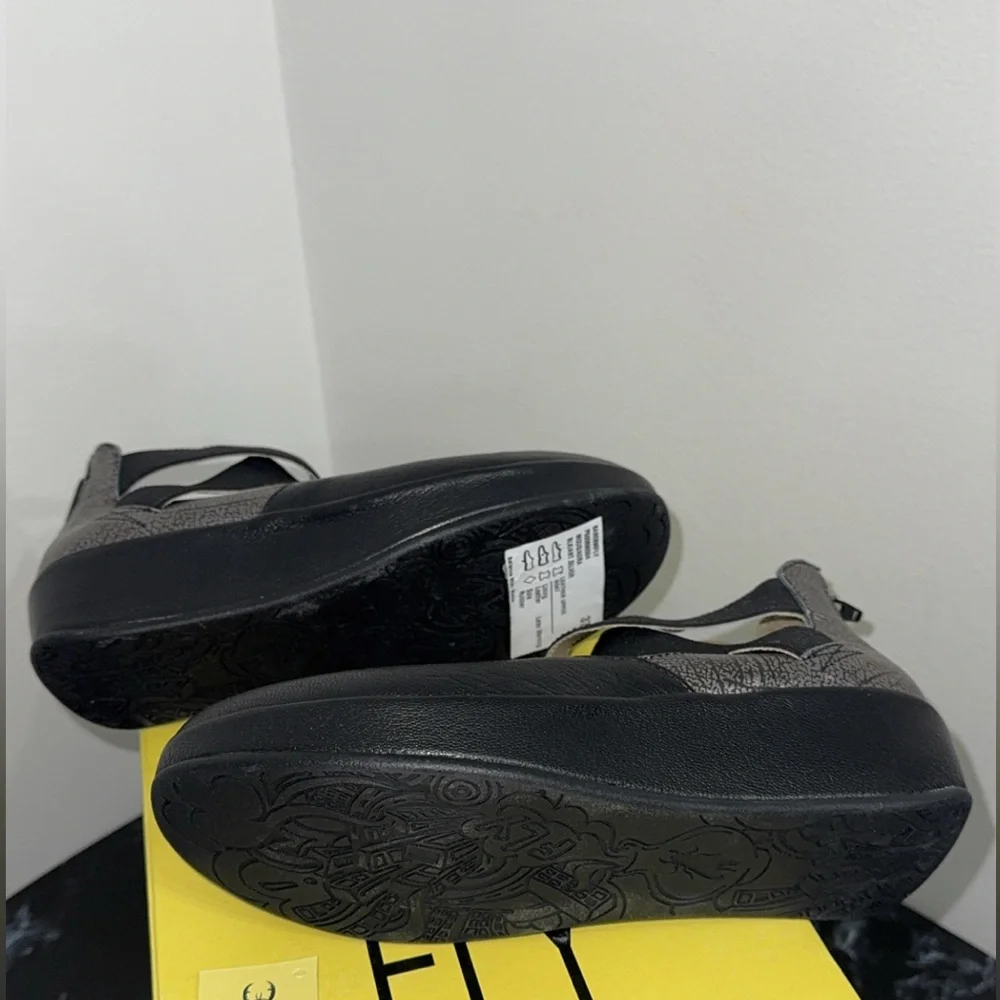 Fly London Women's Black and Metallic Closed Toe Leather Shoes Size 6 AUTHENTIC - Picture 7 of 7